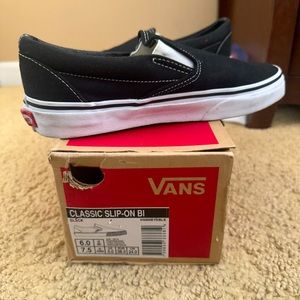 VANS SIZE 7.5 WOMAN MENS 6 SLIP ON BLACK